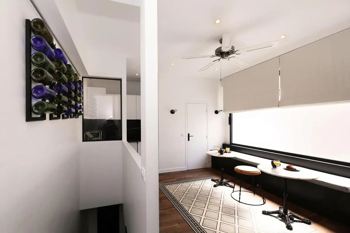 Proche Des Celebres Puces De 4p Apartmán